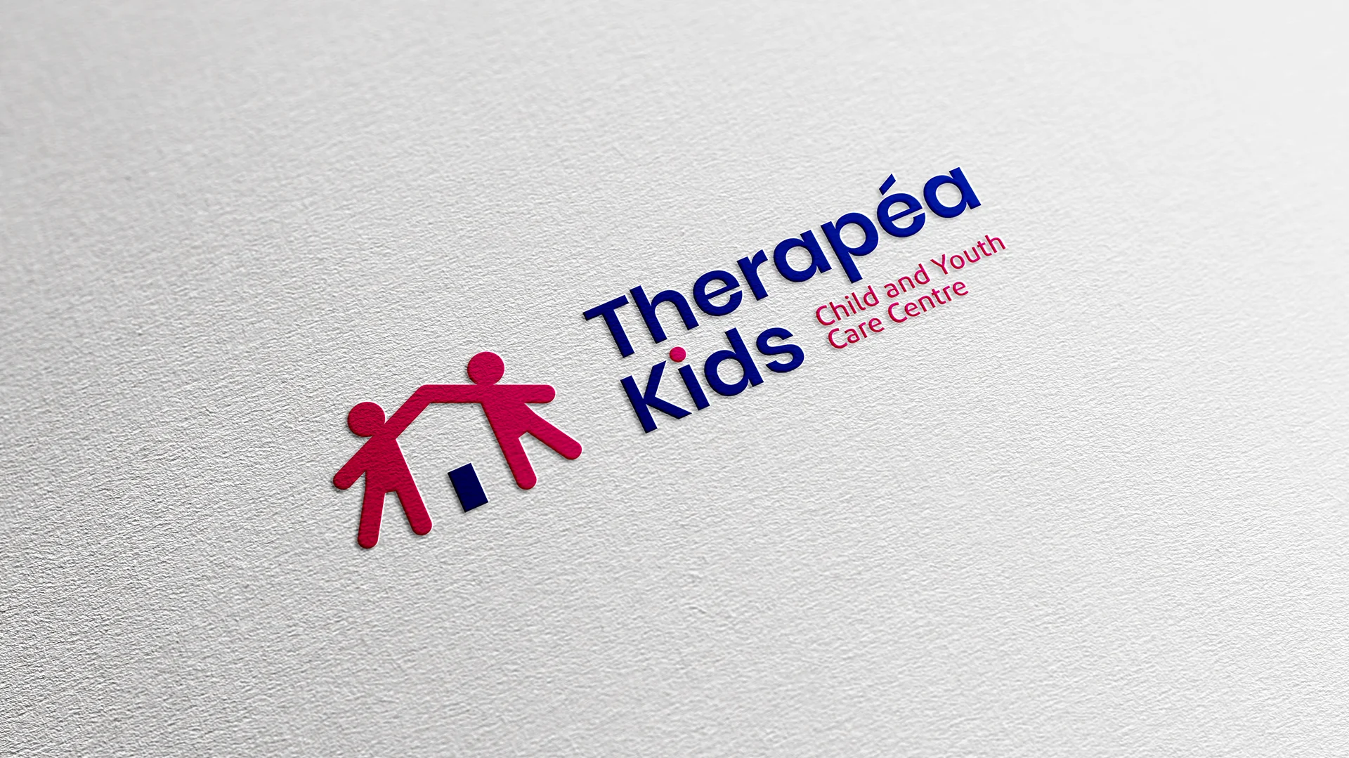 Therapea Kids Logo mit zwei Figuren, die ein Dach bilden – visuelle Identität für Kinderschutz-Organisation in Südafrika.